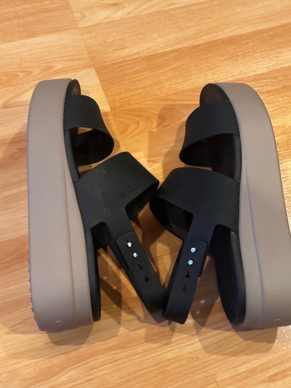 CROCS Black Brooklyn Low Wedge Sandals - Picture 6 of 9